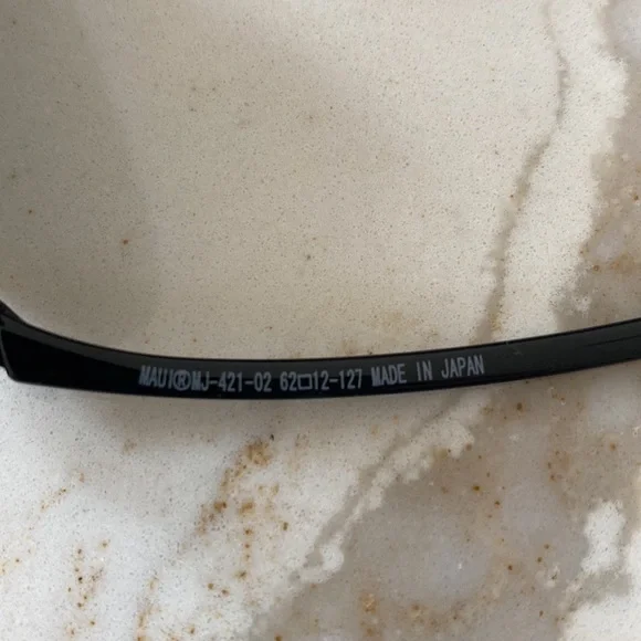 Maui Jims aviator sunglasses - Picture 3 of 13